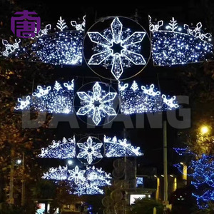 Guirlandes lumineuses en forme de flocon de neige pour la décoration des rues, des centres commerciaux et des festivals d'hiver - Product Image 5