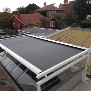 Pérgola <span class=keywords><strong>para</strong></span> Patio, Terraza con Techo de Vidrio, Toldo Eléctrico Retráctil Horizontal de Aluminio - Product Image 1