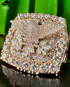 カスタム9K-18Kゴールド/ローズゴールドラボダイヤモンドチャンピオンシップリング、爪留め＆モザイクセッティング、IGI/GIA鑑定書付き - Product Image 3