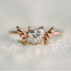 Anello a Cuore da Donna con Zirconi, Aperto e Regolabile, Elegante e Minimalista, Gioiello Statement per Uso Quotidiano - Product Image 6
