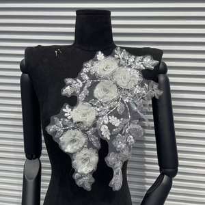 Applicazione di pizzo ricamato con perline, fiore multicolore con perline abbinate, rifiniture in pizzo - Product Image 4