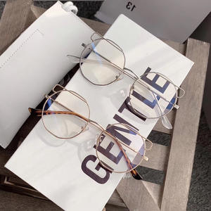 กรอบแว่นตาโลหะทรงไม่สมมาตร ดีไซน์ทันสมัย เลนส์ AC ป้องกันรังสียูวีและแสงสีฟ้า รุ่น M1 788 สำหรับทุกเพศ - Product Image 1