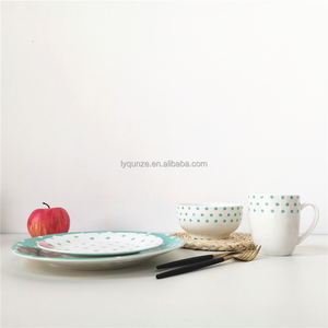 Service de table en céramique et porcelaine à pois de style français - Product Image 6