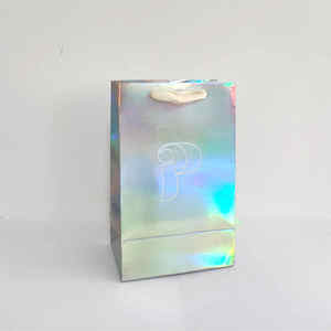 Sac en papier pailleté holographique personnalisé Sac cadeau à provisions mince avec logo Fabriqué pour les cadeaux d'entreprise personnalisés - Product Image 6