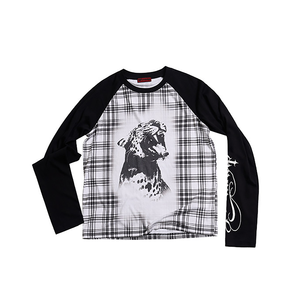 T-shirt Vintage con Stampa Pantera a Quadri Bianco e Nero, Grafica Personalizzata Oversize per Uomo e Donna - Product Image 3