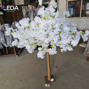 Décoration de mariage LEDA, arbres à fleurs de cerisier ivoire, centre de table de mariage, fleurs artificielles en soie Sakura, décoration d'allée - Product Image 3