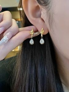 ต่างหูแบบติดหู Xinfly ทอง 18K เพชรแล็บระยิบระยับสำหรับผู้หญิง แฟชั่นทันสมัย ใส่ได้ทุกวันและงานทางการ ไอเดียของขวัญวันครบรอบ - Product Image 4