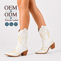 Bottes Western à Bout Rond pour Femmes CHENO avec Logo Personnalisé Brodé de Fleurs Blanches pour Vendeurs Etsy