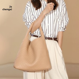 Sac fourre-tout décontracté et tendance en PU tissé à la main pour femme, style coréen, grande capacité, sacs souples à porter sous le bras avec pochette, neuf <span class=keywords><strong>de</strong></span> l'usine - Product Image 3