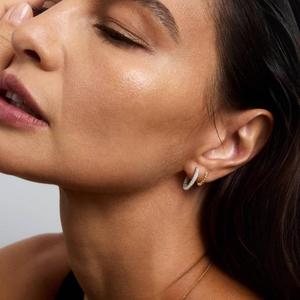 Magnifiques boucles d'oreilles créoles en argent sterling 925 plaqué or avec moissanite, bijoux fins de luxe élégants et tendance, accessoire de mode. - Product Image 1