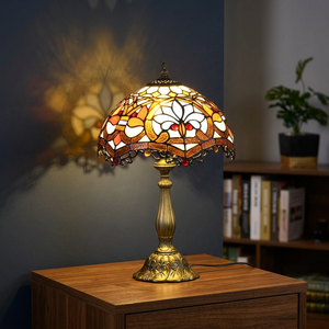Lámpara de Mesa de Estilo Vintage con Vidrio Floral Teñido, Pantalla con Diseño de Flores, Acabado en Cobre Medio, Luz LED para Lectura en el Dormitorio - Product Image 3