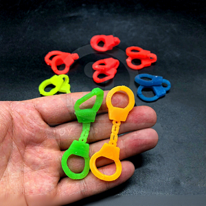 Juguetes de Plástico en Cápsula de 32mm y 28mm, Mini Esposas Adhesivas de TPR de Yiwu, Regalos Promocionales Unisex para Niños de 5 a 7 Años - Product Image 1