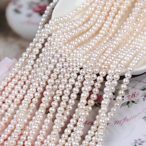 ไข่มุกน้ำจืดสีขาวธรรมชาติ ร้อยเป็นเส้น ขนาด 4-5 มม. สำหรับงาน DIY ทำต่างหู สร้อยคอ แบบกึ่งสำเร็จรูป จากจูจี - Product Image 2