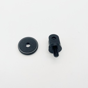 Adaptador de Base para Trípode y Palo Selfie de 1/4'' de Alta Calidad para Insta360 y Cámaras Deportivas GoPro, Hecho de Plástico Resistente - Product Image 1