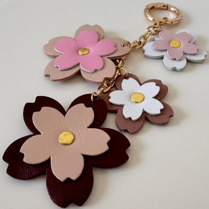 Stylish cherry blossom patchwork flower pendant, PU <b>leather</b> chain pendant, trendy color-blocked bag accessory <b>keychain</b> - Product Image 4