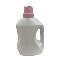 Bouteille en plastique liquide carrée HDPE mate de 2 L avec poignée latérale, prise en main ergonomique pour l'essence et les produits chimiques, couleur personnalisée, bouteille vide