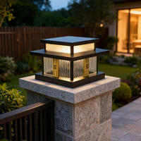 Lampe de poteau LED carrée étanche IP65 de conception récente avec base E27, abat-jour en verre solaire en acier inoxydable, lampe de poteau extérieure