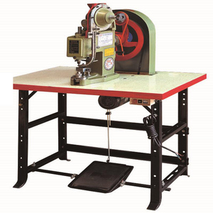 Machine automatique de poinçonnage, rivetage et fabrication d'œillets pour semelles de chaussures en <span class=keywords><strong>cuir</strong></span> - Product Image 1