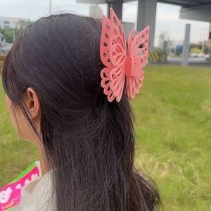 مشابك شعر صيفية مجوفة على شكل فراشة بالجملة، مشابك مزدوجة الطبقات على شكل سمكة قرش، مشابك شعر بلاستيكية كبيرة الحجم للنساء، دبابيس شعر حلوة بالجملة - Product Image 5