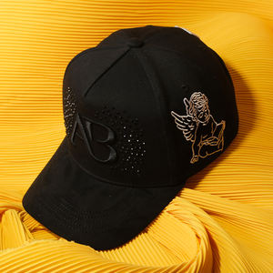 Gorra de 5 Paneles con Forro de Satén, Diseño Nuevo, Ángel Guardián, Bordado 3D con Pedrería, Personalizable con Logotipo, Gorras de Gamuza Bordadas - Product Image 3