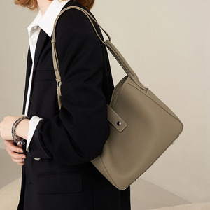 Bolso Bandolera Minimalista Coreano <span class=keywords><strong>de</strong></span> Cuero Genuino para Mujer, Bolso <span class=keywords><strong>de</strong></span> Hombro Pequeño <span class=keywords><strong>de</strong></span> Piel Vacuna Suave, Elegante Bolso Mensajero Femenino, MOQ Bajo - Product Image 4