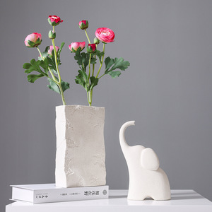 Vase en céramique minimaliste moderne aux lignes épurées pour salon, chambre d'hôtes, meuble à vin, décoration de bureau, présentation de fleurs séchées - Product Image 3