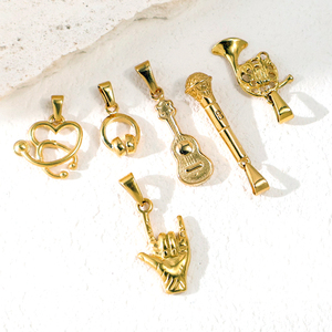 Pendentifs à breloques thème <span class=keywords><strong>musique</strong></span> en acier inoxydable or PVD 18 carats pour bijoux à bricoler soi-même | Stéthoscope de guitare, cor français, microphone, casque - Product Image 1