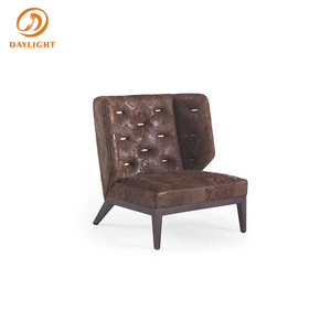 Poltrona di Lusso in Pelle con <span class=keywords><strong>Schienale</strong></span> <span class=keywords><strong>Alto</strong></span> e Gambe in Legno, Moderna Poltrona con Braccioli per Soggiorno e Suite d'Hotel - Product Image 4