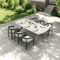 Ensemble de table et chaises de salle à manger d'extérieur en aluminium moderne avec coussins pour villa et bar à domicile