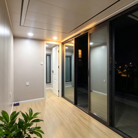 Cabane de jardin personnalisée Apple avec rangement intégré pour optimiser l'espace et aménagement complet pour logement d'effectif