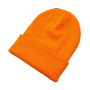 Vente en gros de bonnets unisexes personnalisés avec patchs brodés et style court pour les détaillants d'hiver aux États-Unis - Product Image 1