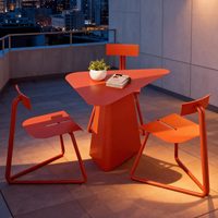 Ensemble table et chaises triangulaires tubulaires en alliage d'aluminium pour extérieur – Mobilier de loisirs populaire pour cour, jardin, balcon, villa, café, gîte