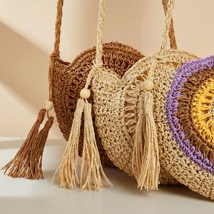 Sacs de plage décontractés ronds en paille pour femmes, couleur contrastée, sacs à bandoulière en corde de papier avec pompons, vente en gros - Product Image 2