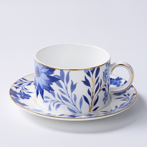 Ensemble tasse et soucoupe en porcelaine fine bleue à motif floral et bordure dorée, 240 ml, pour thé et café, idéal pour la restauration hôtelière et la vente en gros - Product Image 3