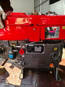 Tractor rojo de 15 HP con transmisión de engranajes 2WD para uso agrícola, fácil de operar, mini máquina agrícola. - Product Image 2