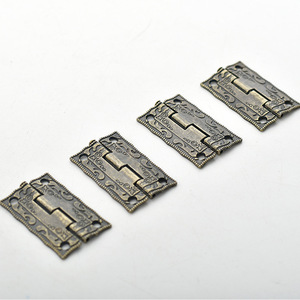 Bisagra de aleación de zinc estampada, pequeña, de bronce antiguo, para muebles, cajas de madera, montaje en superficie, diseño tradicional duradero - Product Image 1