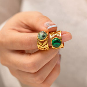 Anelli Aperti in <span class=keywords><strong>Malachite</strong></span> <span class=keywords><strong>Verde</strong></span> con Foglia Cava Placcati in Oro 18k e Acciaio Inossidabile per Donne - Product Image 1