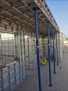 Système de coffrage en béton <span class=keywords><strong>pour</strong></span> la construction de maisons, avec des panneaux en aluminium préfabriqués, des colonnes métalliques et des étais - Product Image 2
