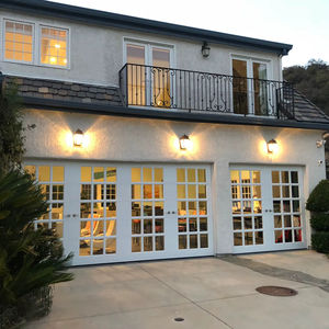 Puerta de Garaje de Diseño Francés Modelo Flagship Jennifer de FrenchPorte, Fabricada en Vidrio y Aleación de Aluminio - Product Image 1