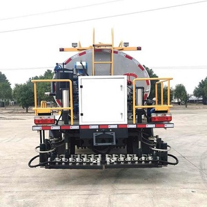 Camion distributeur d'asphalte intelligent Howo 11m³ Euro 2 pour le pavage routier - Product Image 5