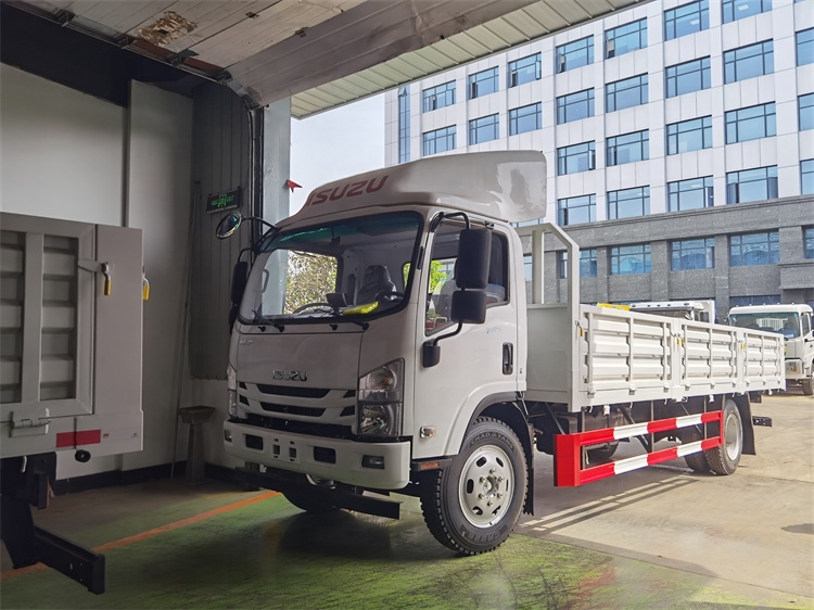 700p Diesel Japan Isuzu 6Ton 8Ton Lorry Truck Isuzu 4x4