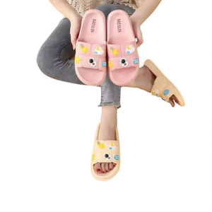 Zapatillas de dibujos animados Breslin, zapatillas de casa antideslizantes EVA con punta abierta para mujeres y hombres, todas las estaciones, colores mezclados, talla 36 a 41 - Product Image 1