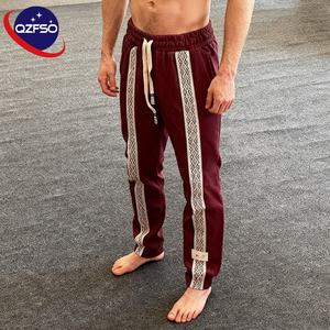 QZFSO Street Style logotipo personalizado bordado pantalones hombres pantalones acampanados lado rayado cintura elástica pantalones de chándal para hombres - Product Image 1