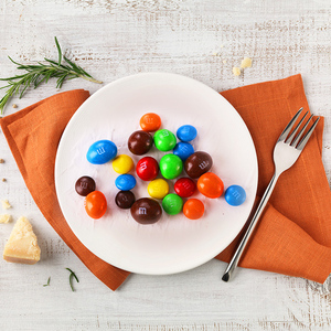 Venda por atacado exótico <span class=keywords><strong>m</strong></span> & <span class=keywords><strong>m</strong></span> feijões de chocolate peanut colorido feijão de chocolate doces 30.6g