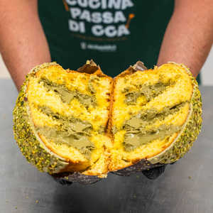 Panettone Artesanal Il PISTACCHIOSO 1.3kg Extra Relleno de Pistachos, Set de Regalo Navideño - Product Image 1