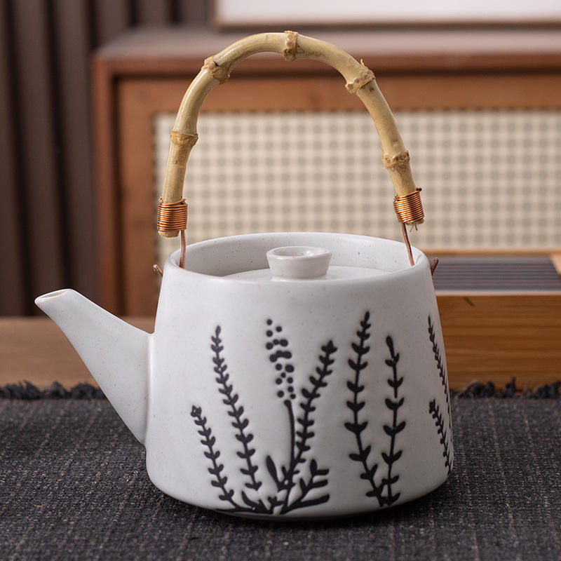 Bouilloire en céramique avec motif de vigne rampante