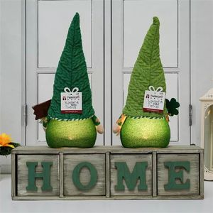 Juego de 2 Gnomos Irlandeses Verdes de Peluche para el Día de San Patricio con Luces LED Cálidas, Decoración y Regalo para el Día de San Patricio - Product Image 6