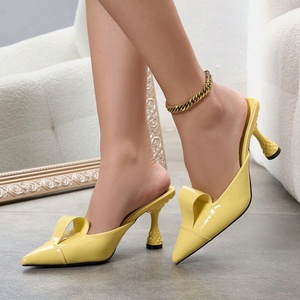 Mules de Tacón Alto Amarillos de Moda para Mujer 2025, con Punta en Pico, de Charol y Pedrería, para Uso Diario - Product Image 1