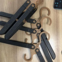 Anpassbarer, faltbarer Kleiderbügel aus Kunststoff, Großhandel für Mäntel und Hosen, Kleiderorganizer für platzsparendes Aufbewahren im Kleiderschrank
