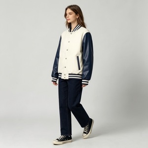 Blouson universitaire pour <span class=keywords><strong>femme</strong></span> en similicuir rayé avec bordure côtelée et boutons-pression, style streetwear minimaliste, coupe oversize, vente en gros - Product Image 2